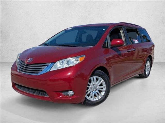 Used 2015 Toyota Sienna XLE image 1