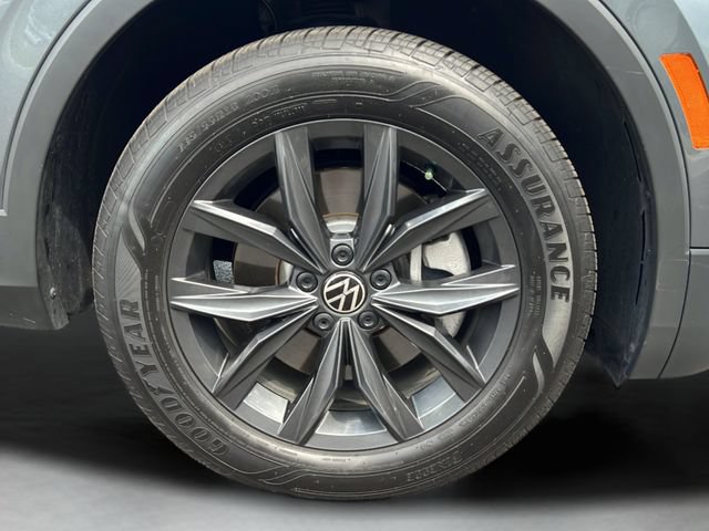 Used 2024 Volkswagen Tiguan SE AWD/4WD image 25