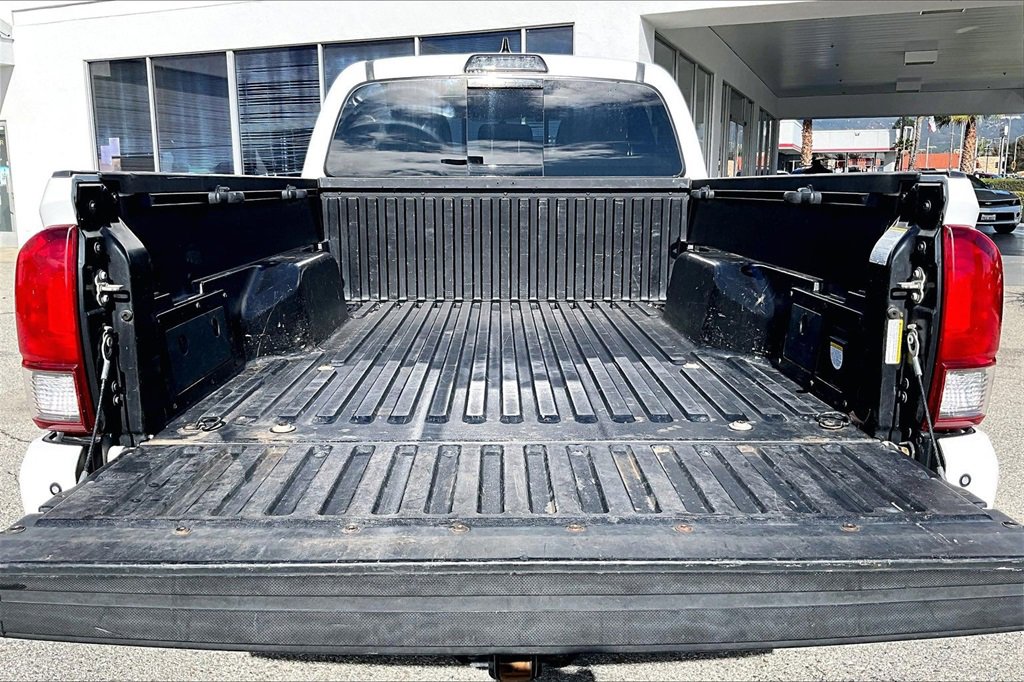 Used 2017 Toyota Tacoma TRD Sport image 7