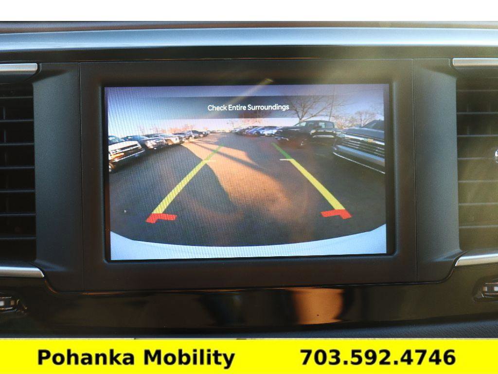 Used 2024 Chrysler Voyager LX image 18