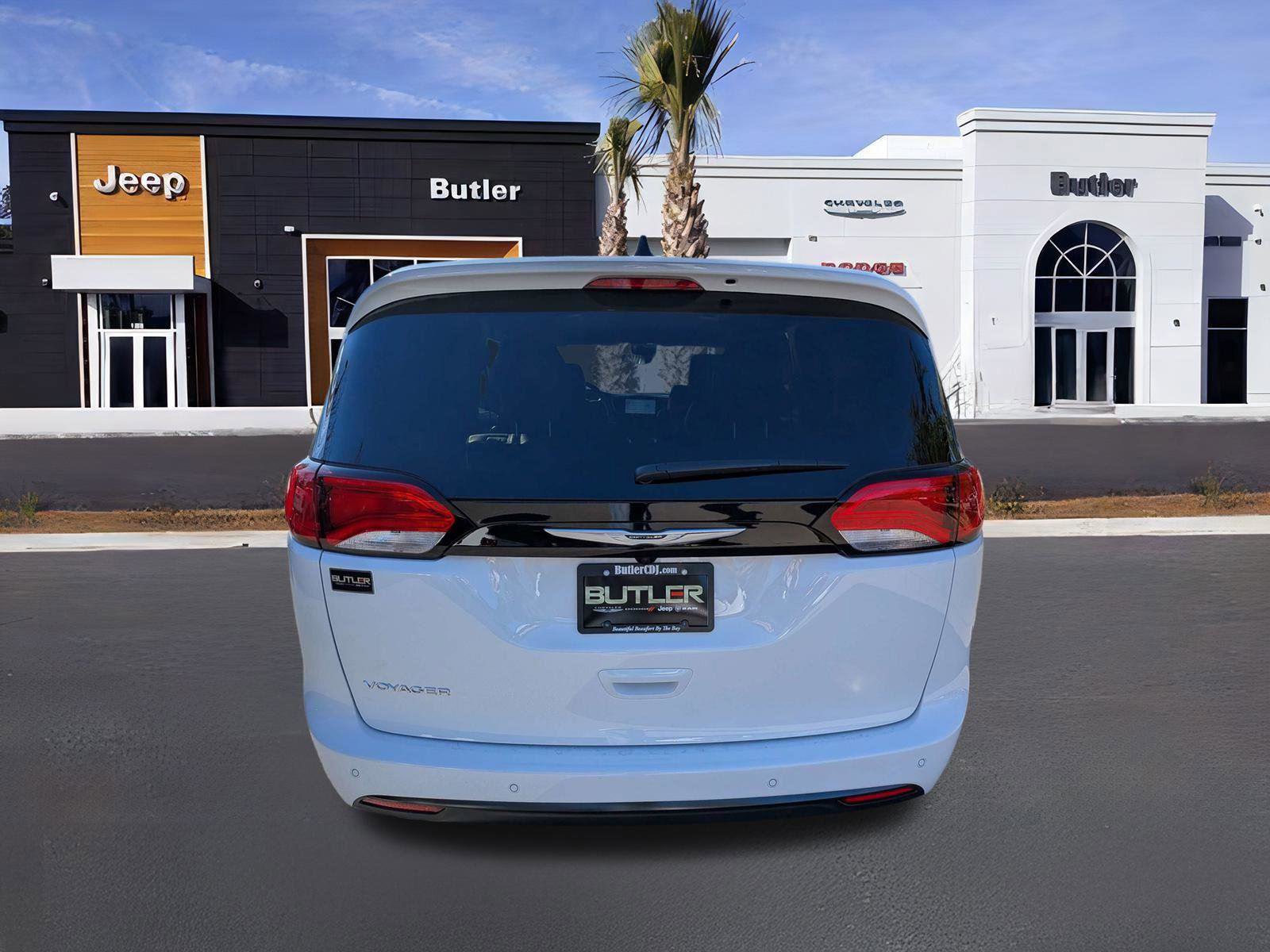 New 2026 Chrysler Voyager LX image 5