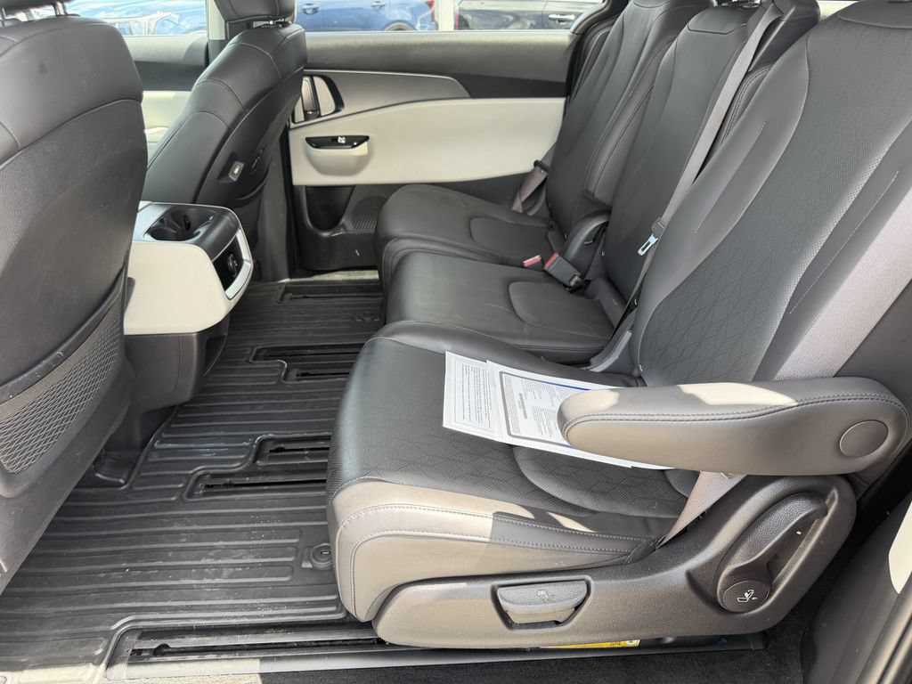 Certified 2024 Kia Carnival LX FWD image 19