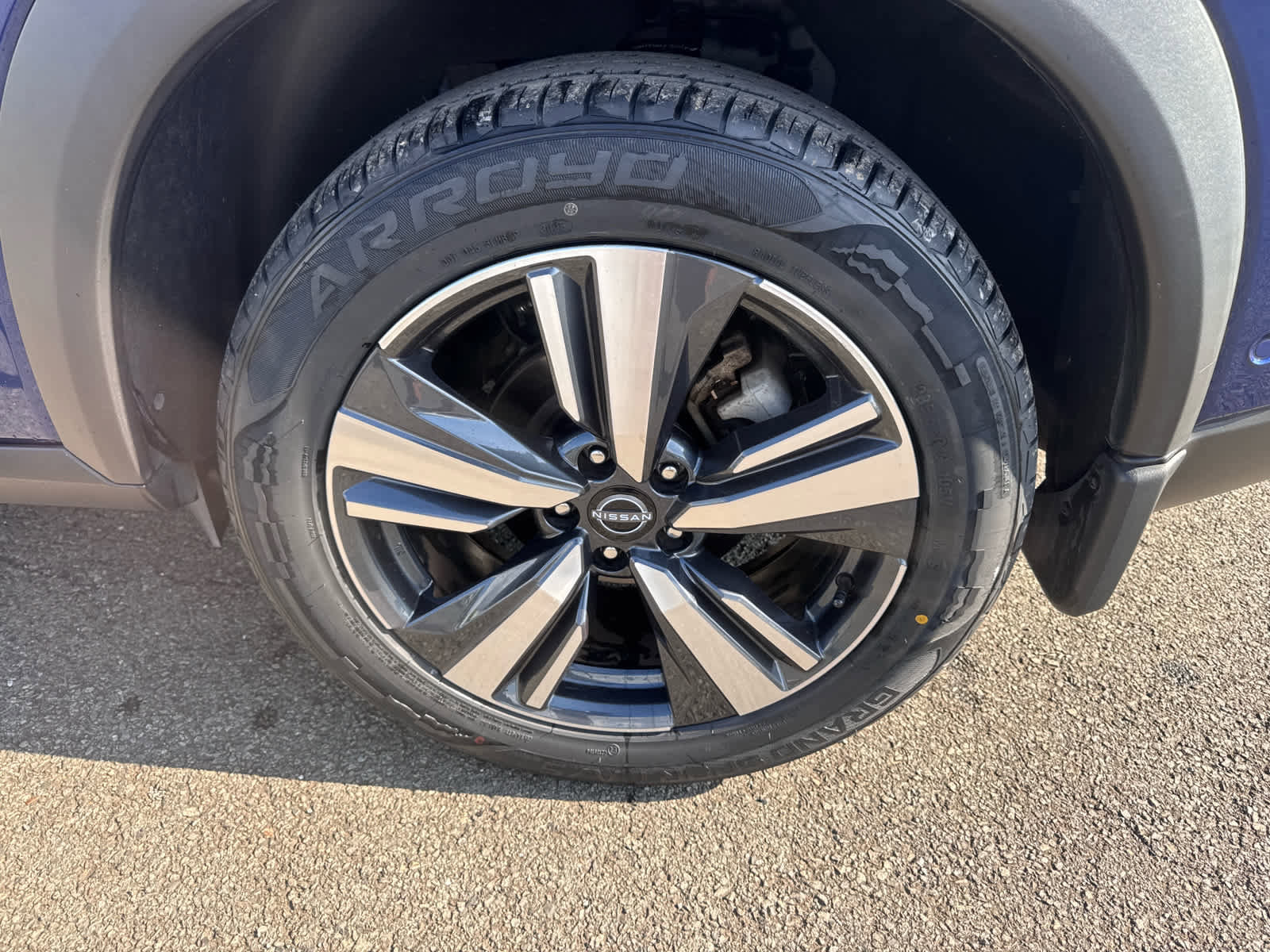 Used 2023 Nissan Rogue SL w/ SL Premium Package image 5