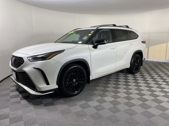 Used 2023 Toyota Highlander XSE AWD/4WD image 4