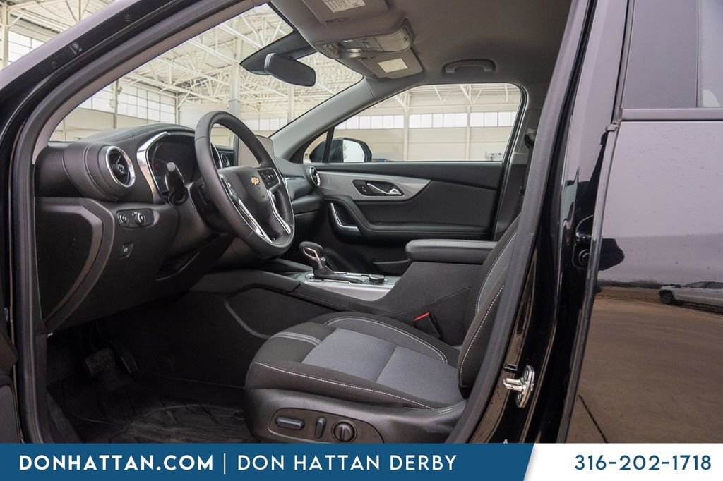 Used 2024 Chevrolet Blazer LT w/ Convenience Package FWD image 3