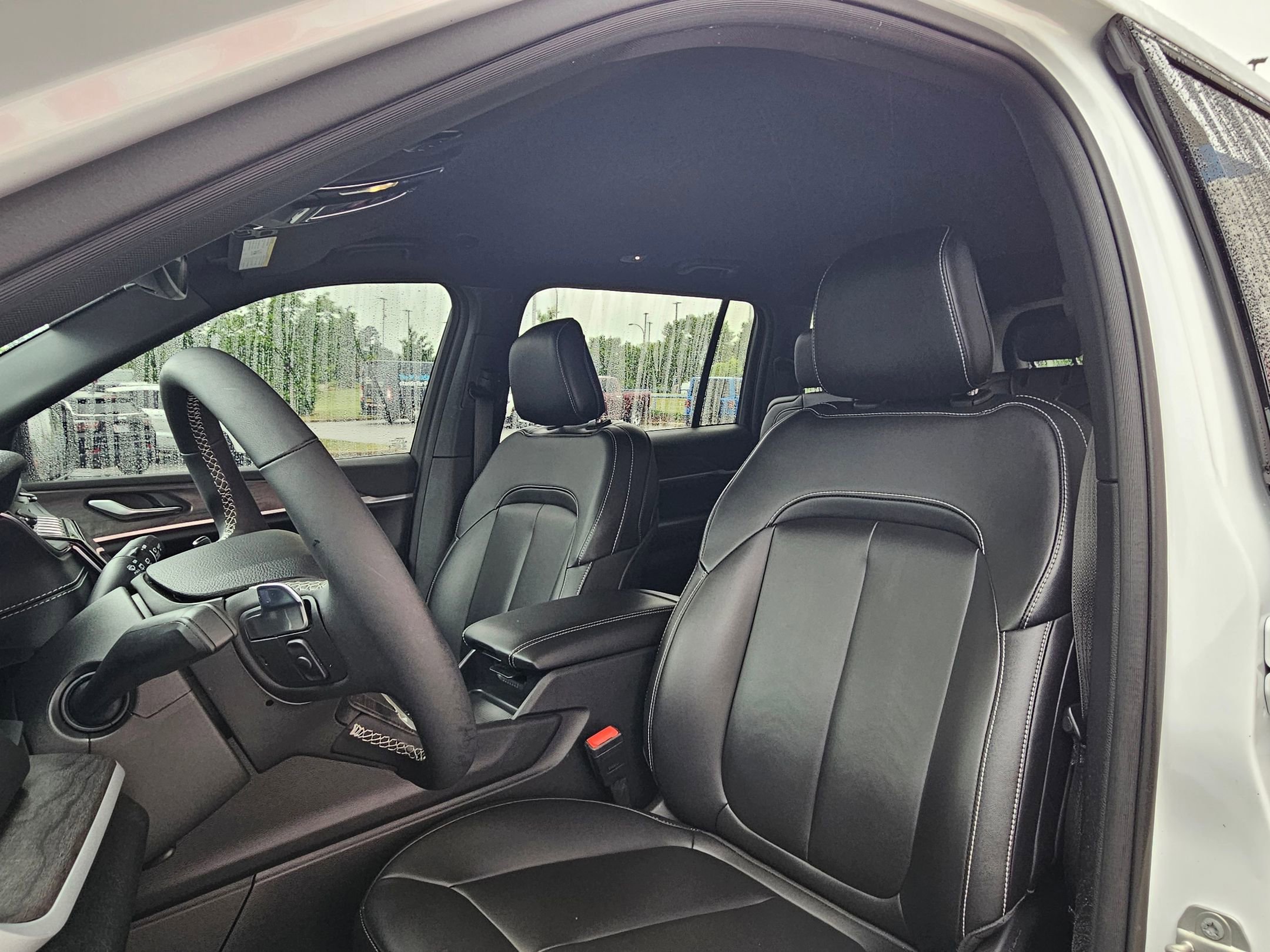 Used 2024 Jeep Grand Cherokee L Limited w/ Black Appearance Package RWD image 22
