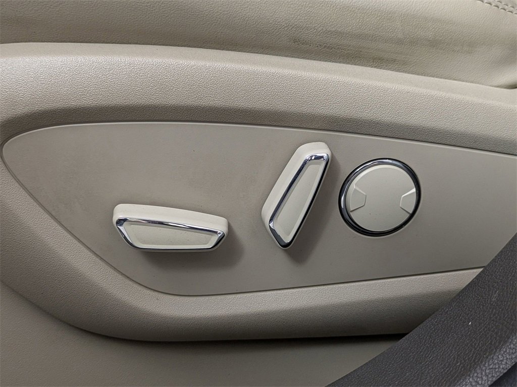 Used 2022 Lincoln Nautilus Reserve image 11