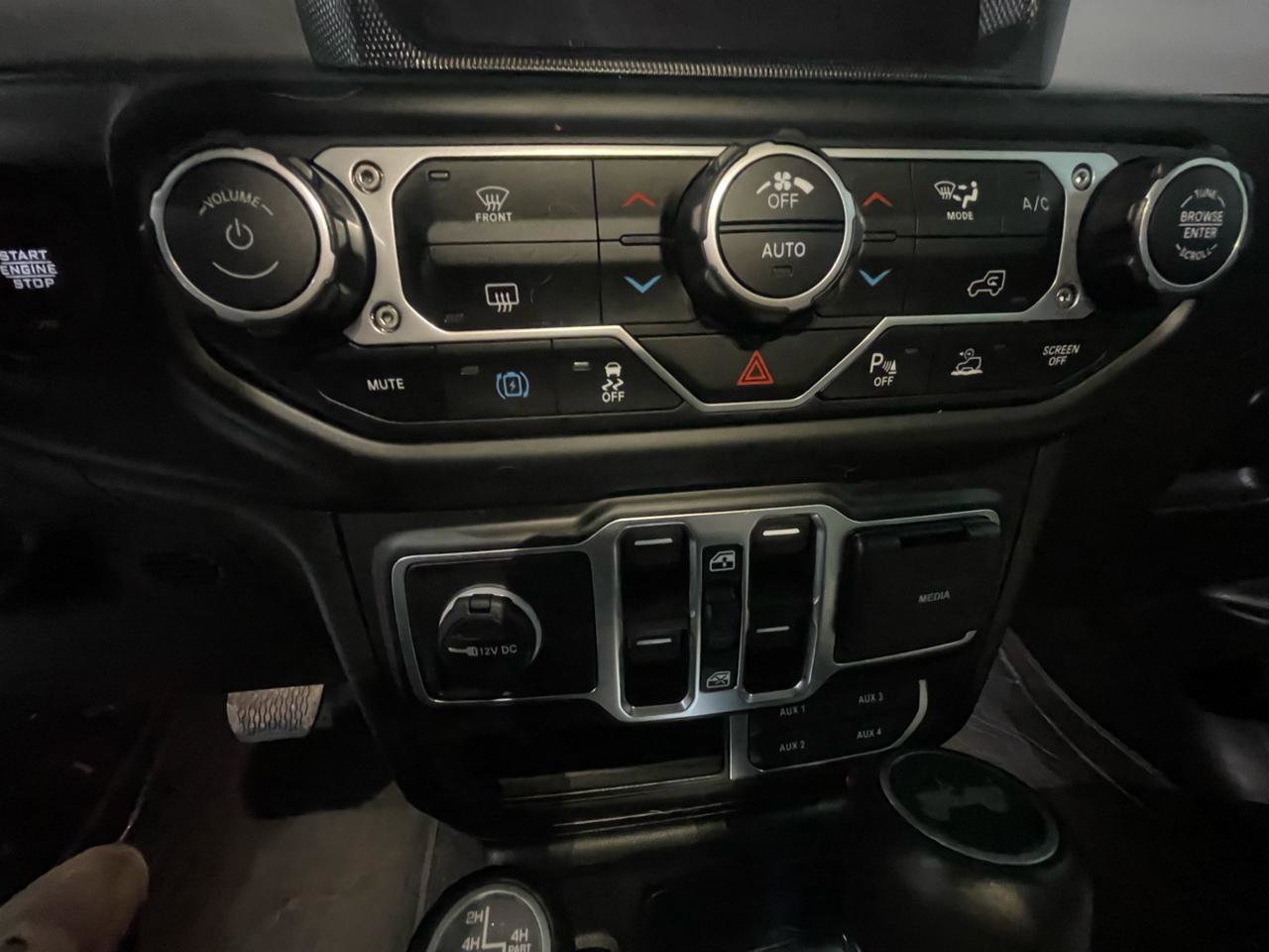 Used 2022 Jeep Wrangler Unlimited Sahara image 19