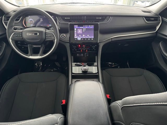 Used 2023 Jeep Grand Cherokee Laredo image 7