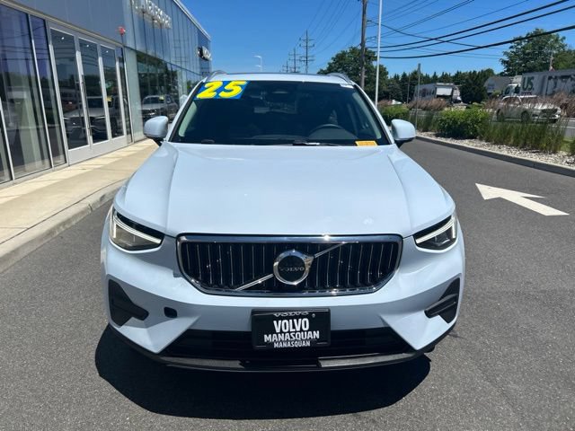 Certified 2025 Volvo XC40 B5 Core AWD/4WD image 7