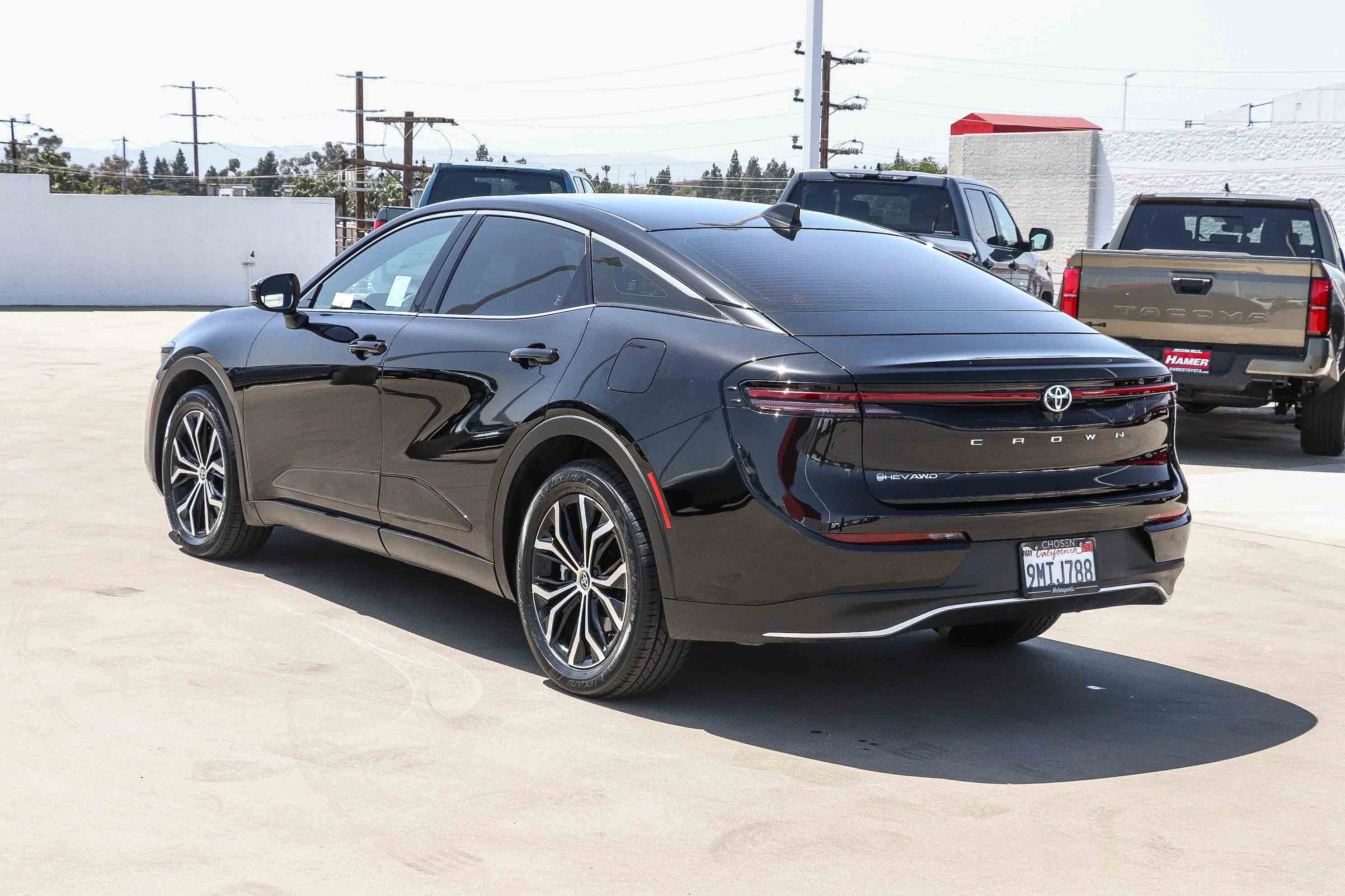 Used 2024 Toyota Crown XLE image 5