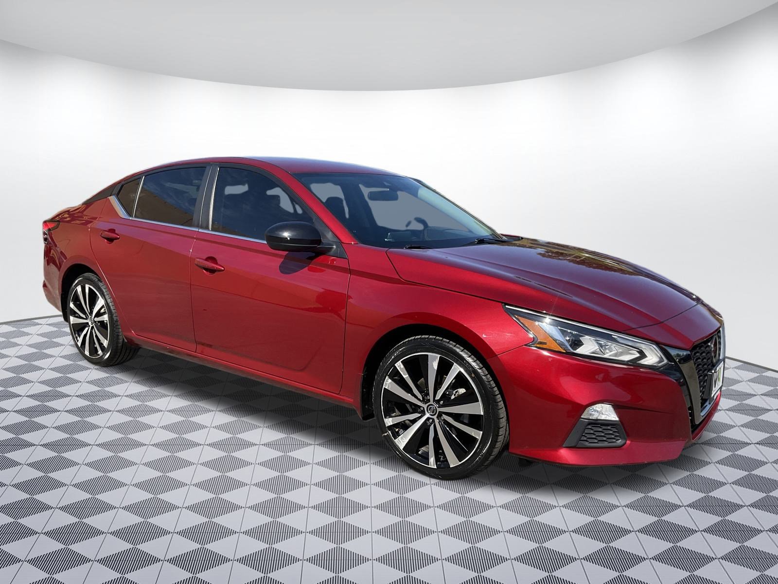 Used 2022 Nissan Altima 2.5 SR image 1
