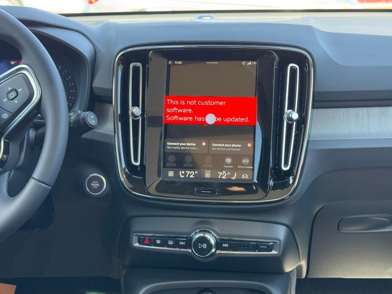 New 2026 Volvo XC40 B5 Core w/ Climate Package AWD/4WD image 8