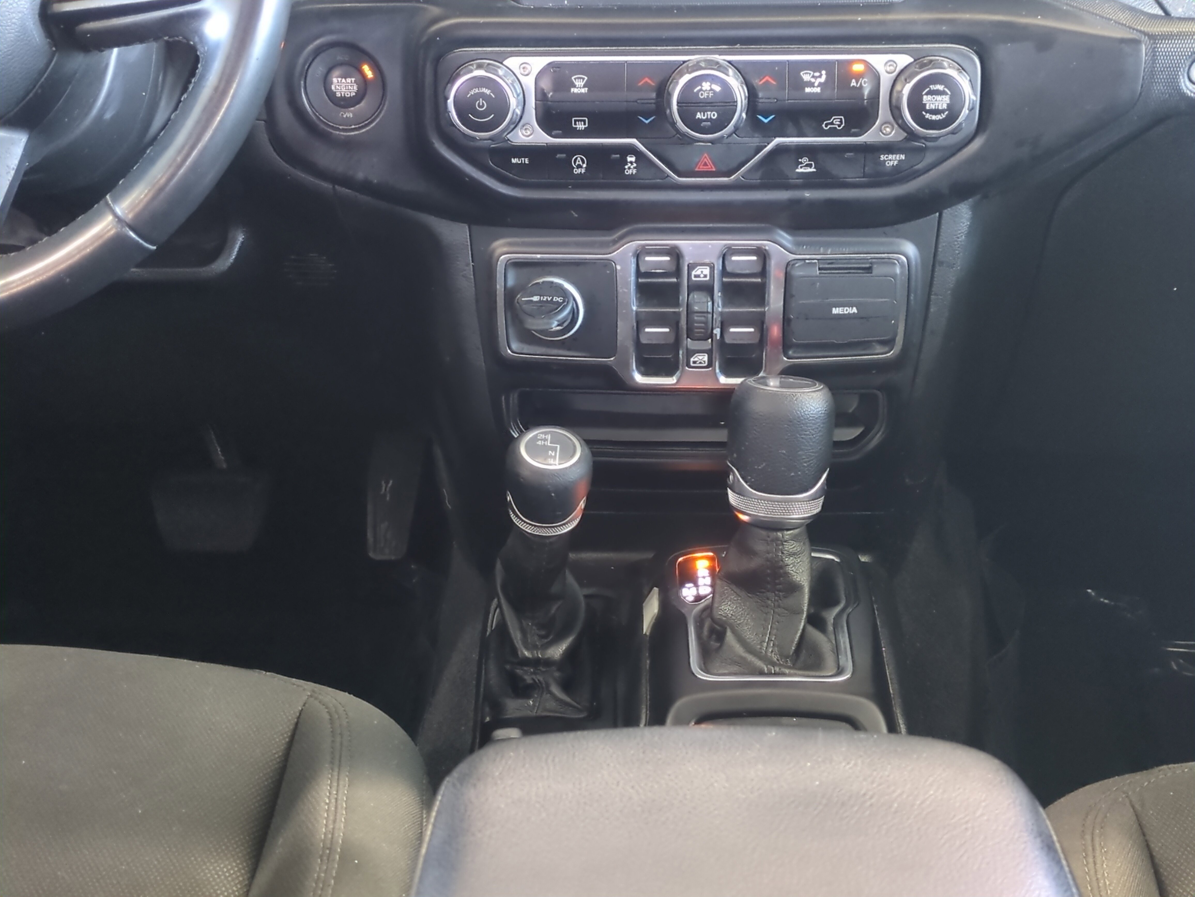 Used 2022 Jeep Gladiator Sport AWD/4WD image 19