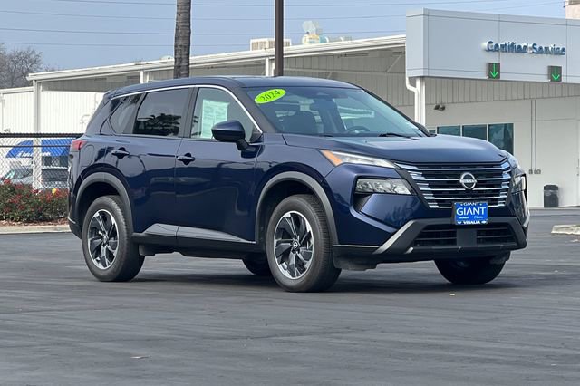 Used 2024 Nissan Rogue SV image 2