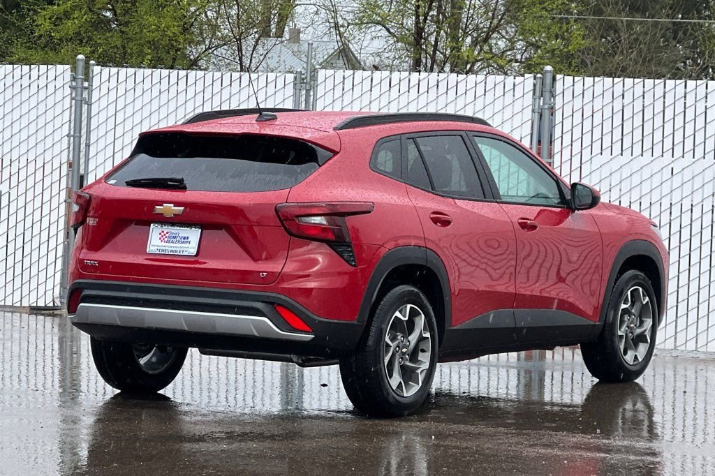 New 2026 Chevrolet Trax LT w/ Sunroof Package image 4