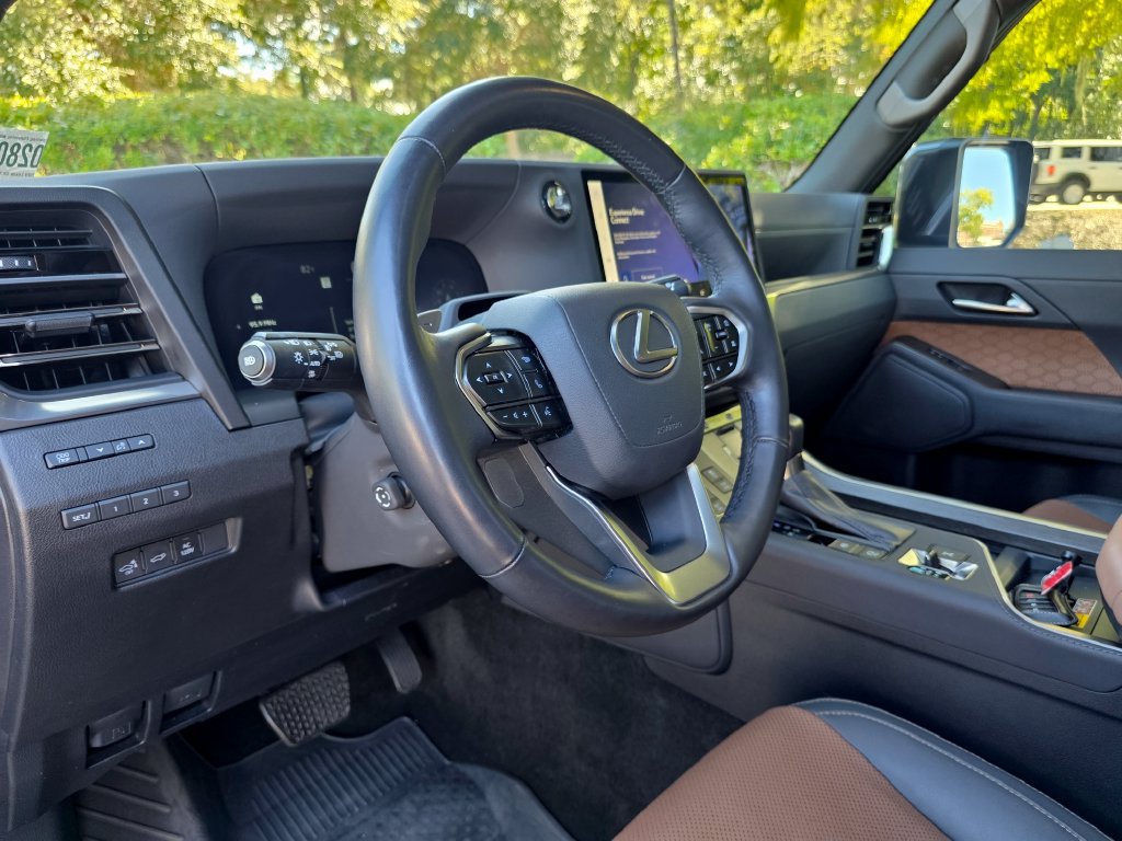 Used 2024 Lexus GX 550 AWD/4WD image 15