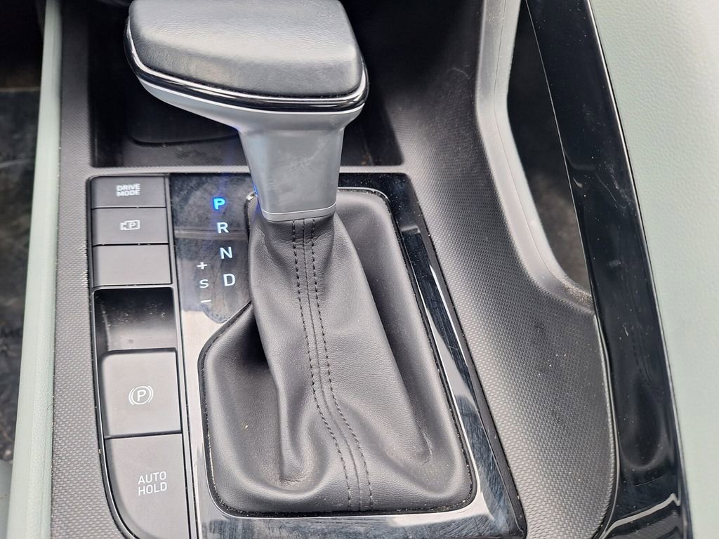 Used 2025 Hyundai Elantra Limited image 17