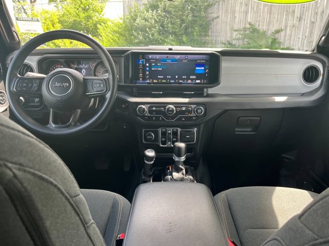 Used 2025 Jeep Gladiator Sport AWD/4WD image 13