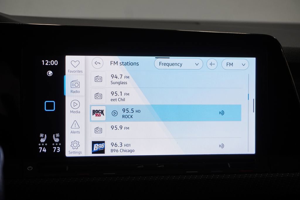 Used 2024 Volkswagen Golf R image 26