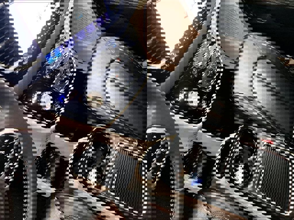 Used 2023 Chrysler Pacifica Touring-L FWD image 21