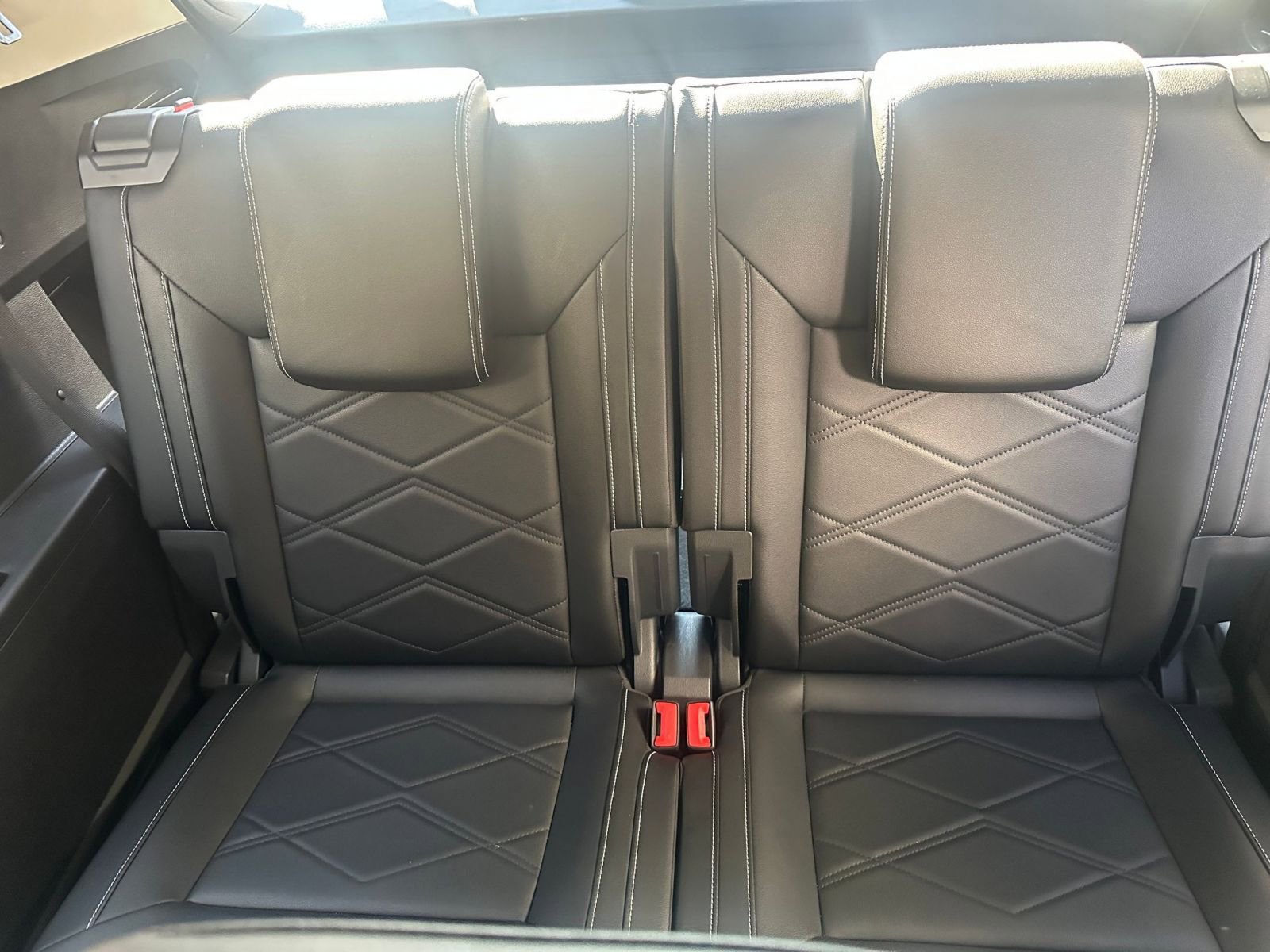 Used 2025 Volkswagen Atlas SE image 17