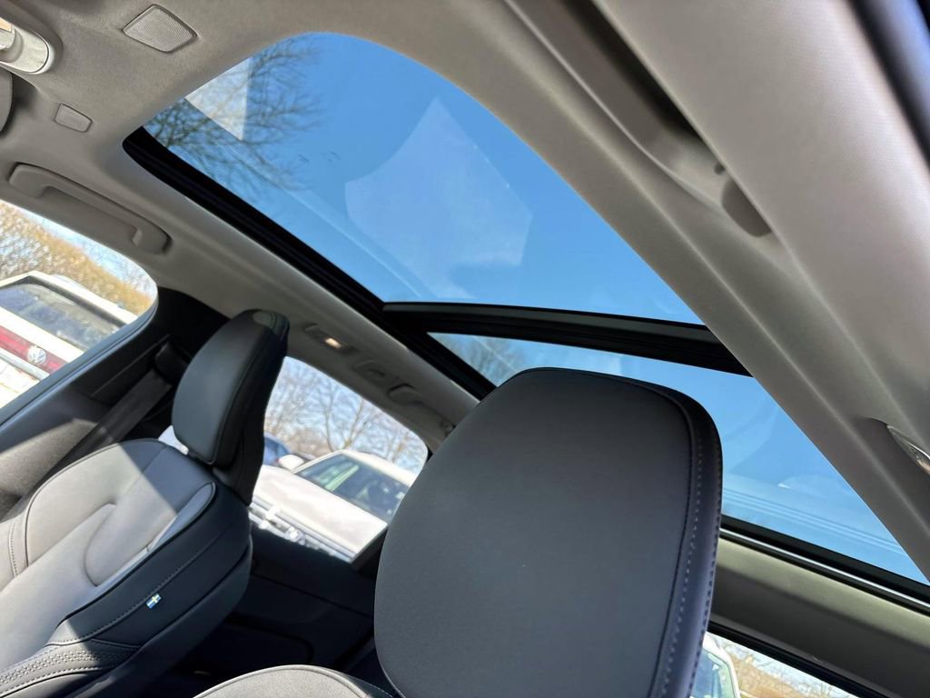 New 2026 Volvo XC60 B5 Plus w/ Protection Package Premier image 24