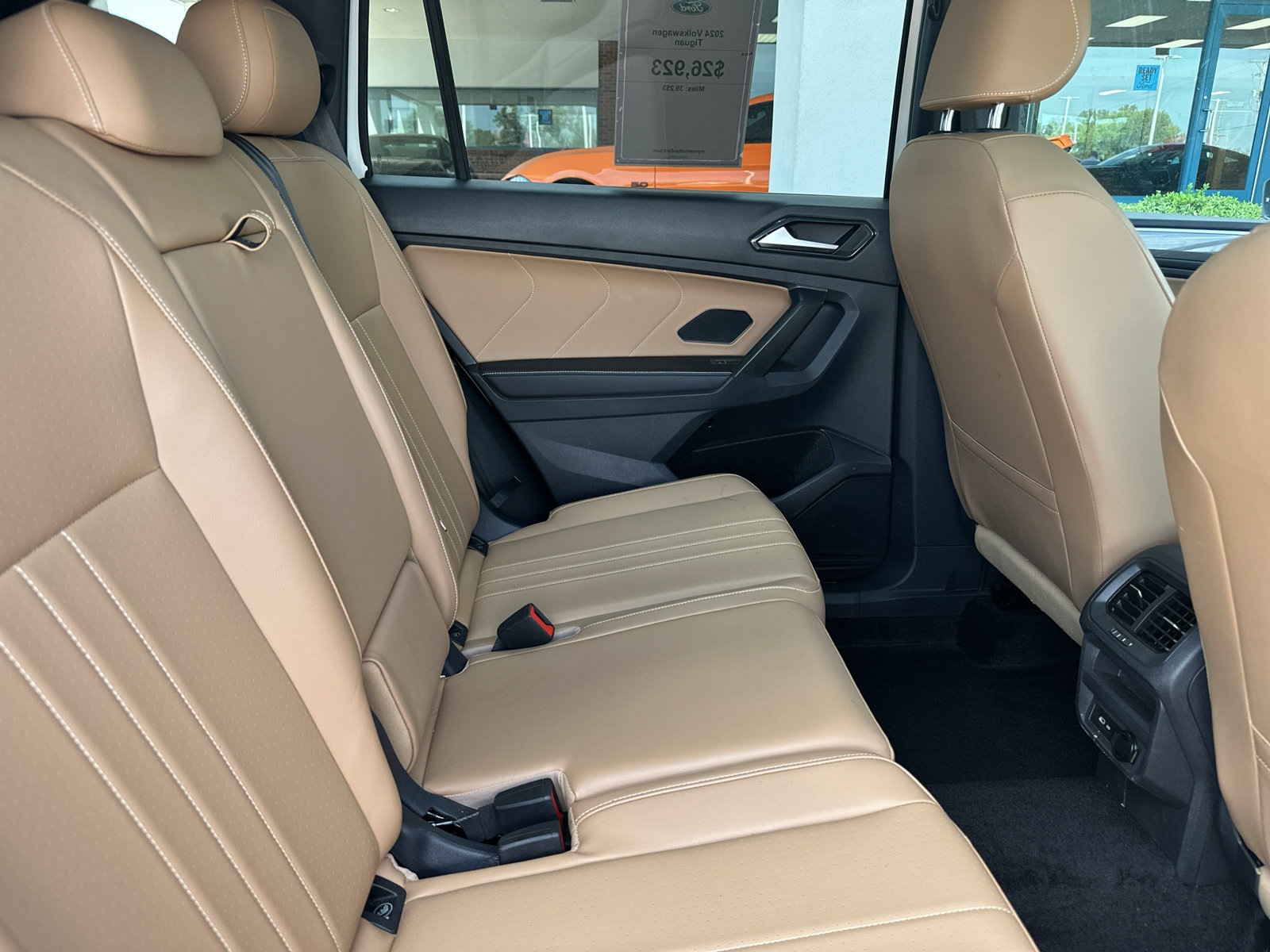 Used 2024 Volkswagen Tiguan SE R-Line AWD/4WD image 4