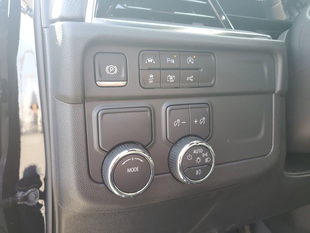 Used 2025 Chevrolet Tahoe Premier RWD image 24