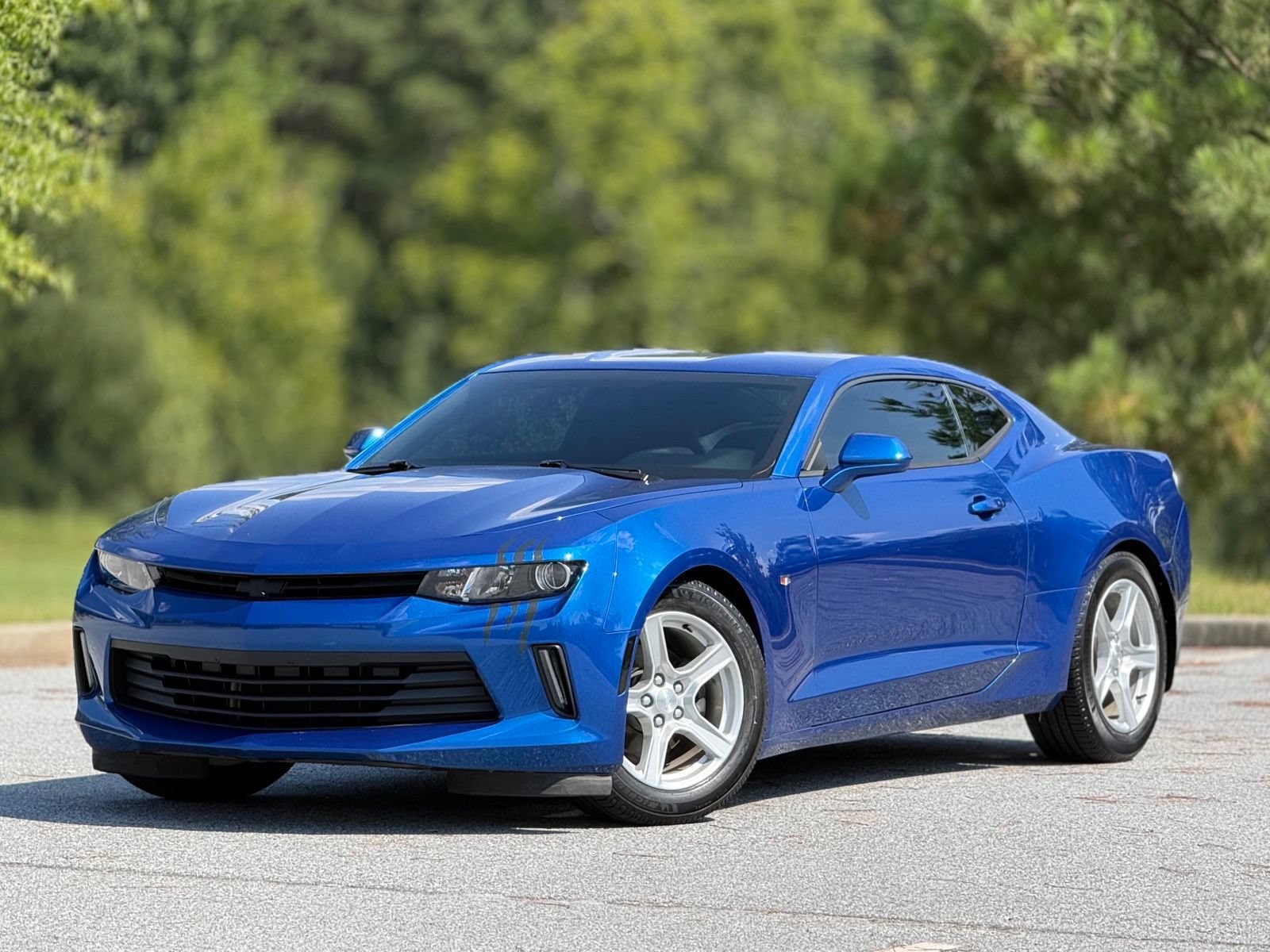 Used 2017 Chevrolet Camaro LT w/ Technology Package RWD image 8