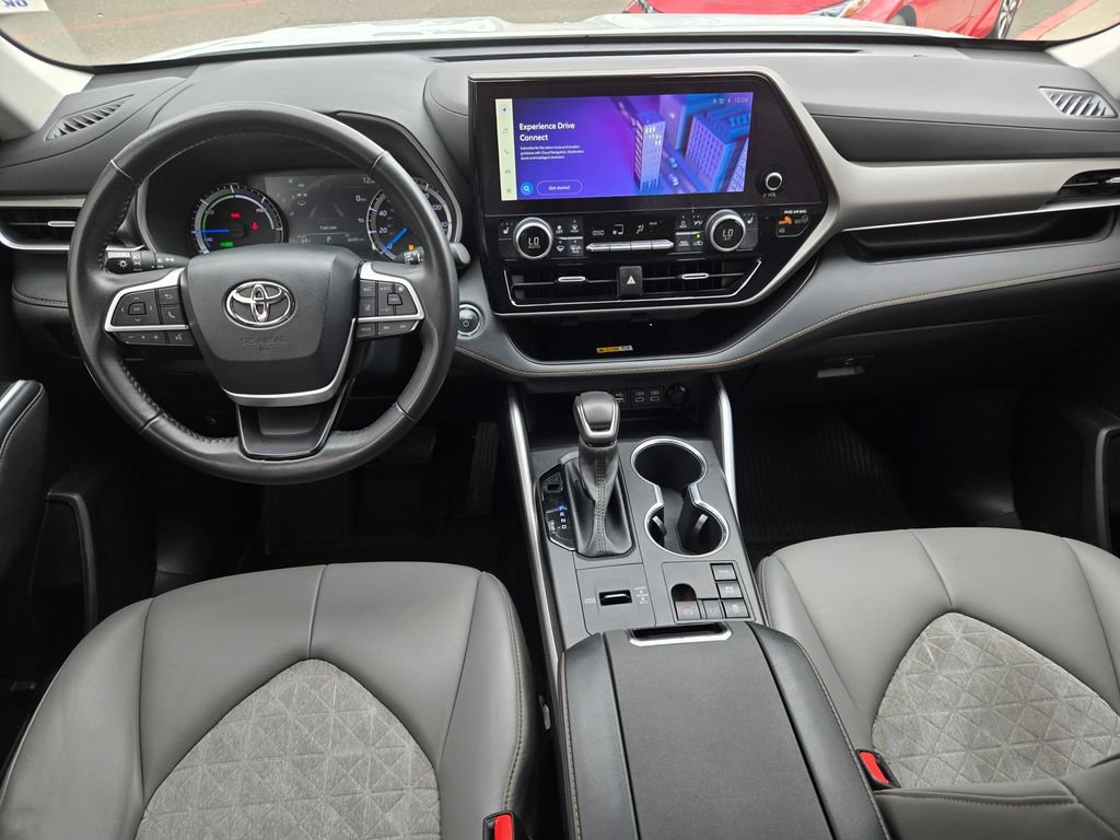 Used 2023 Toyota Highlander Bronze Edition AWD/4WD image 15
