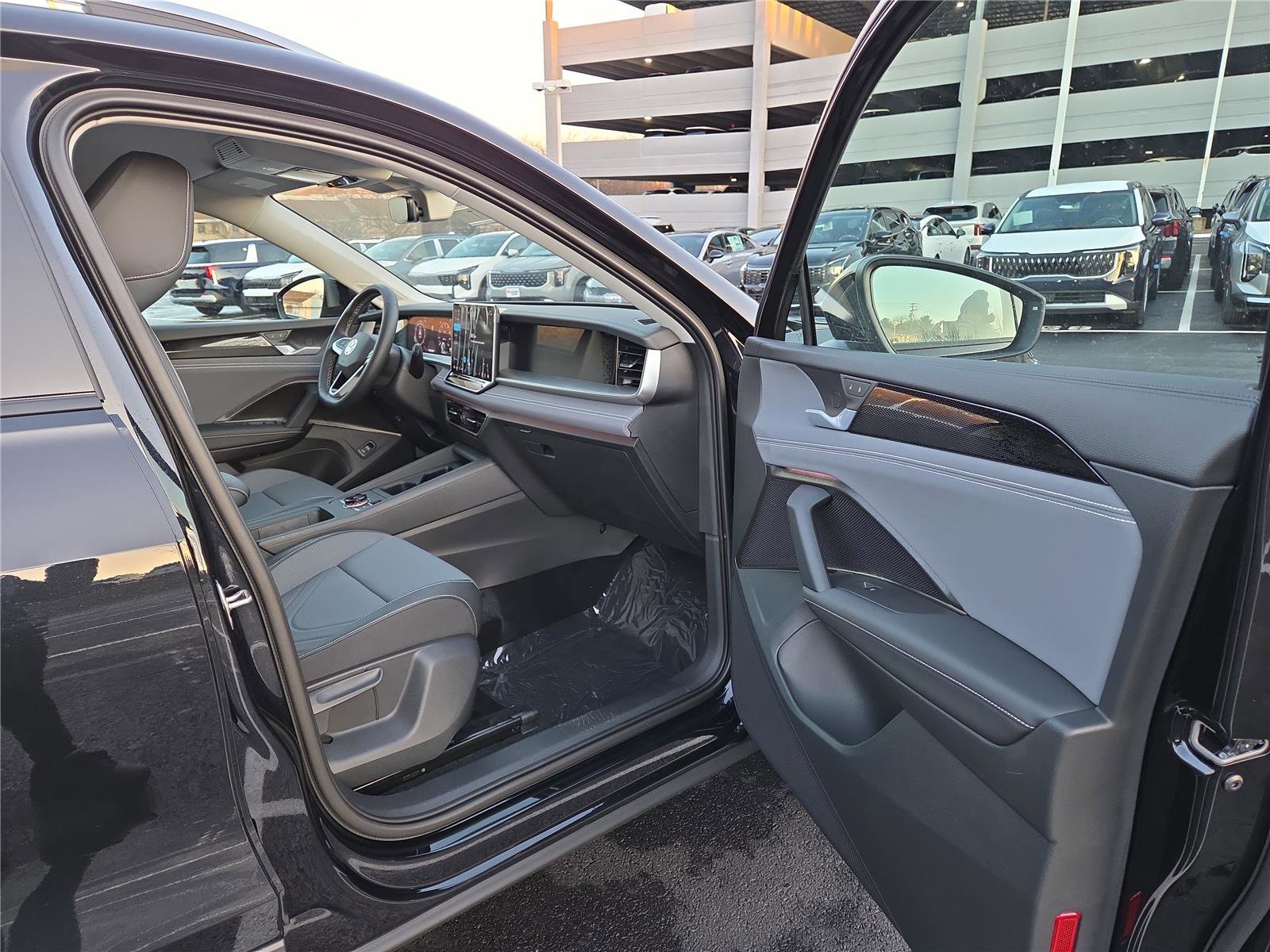 New 2026 Volkswagen Tiguan SE image 25