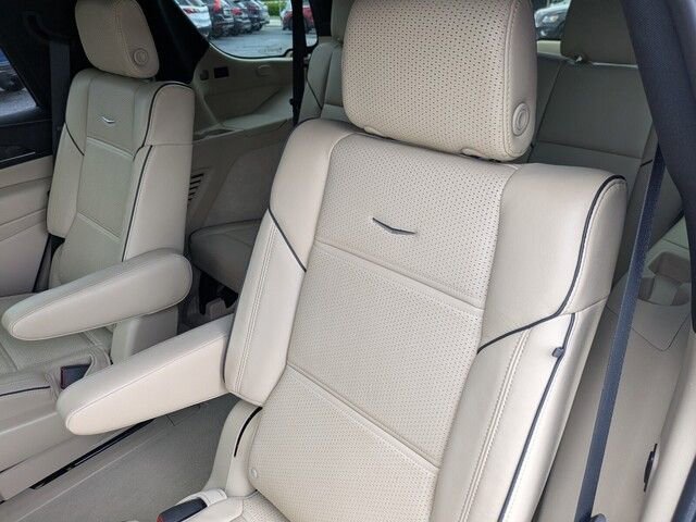 Used 2021 Cadillac Escalade Premium Luxury image 15