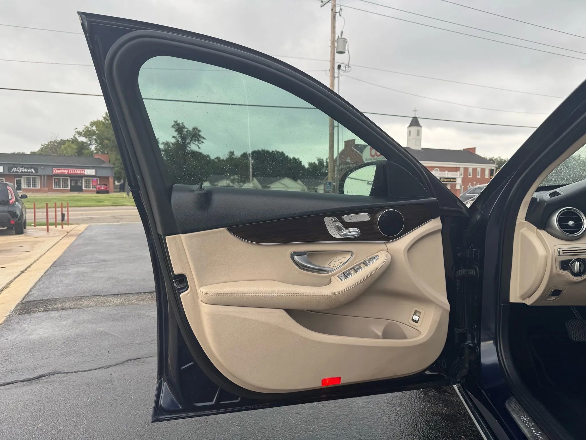 Used 2017 Mercedes-Benz C 300 Sedan image 9