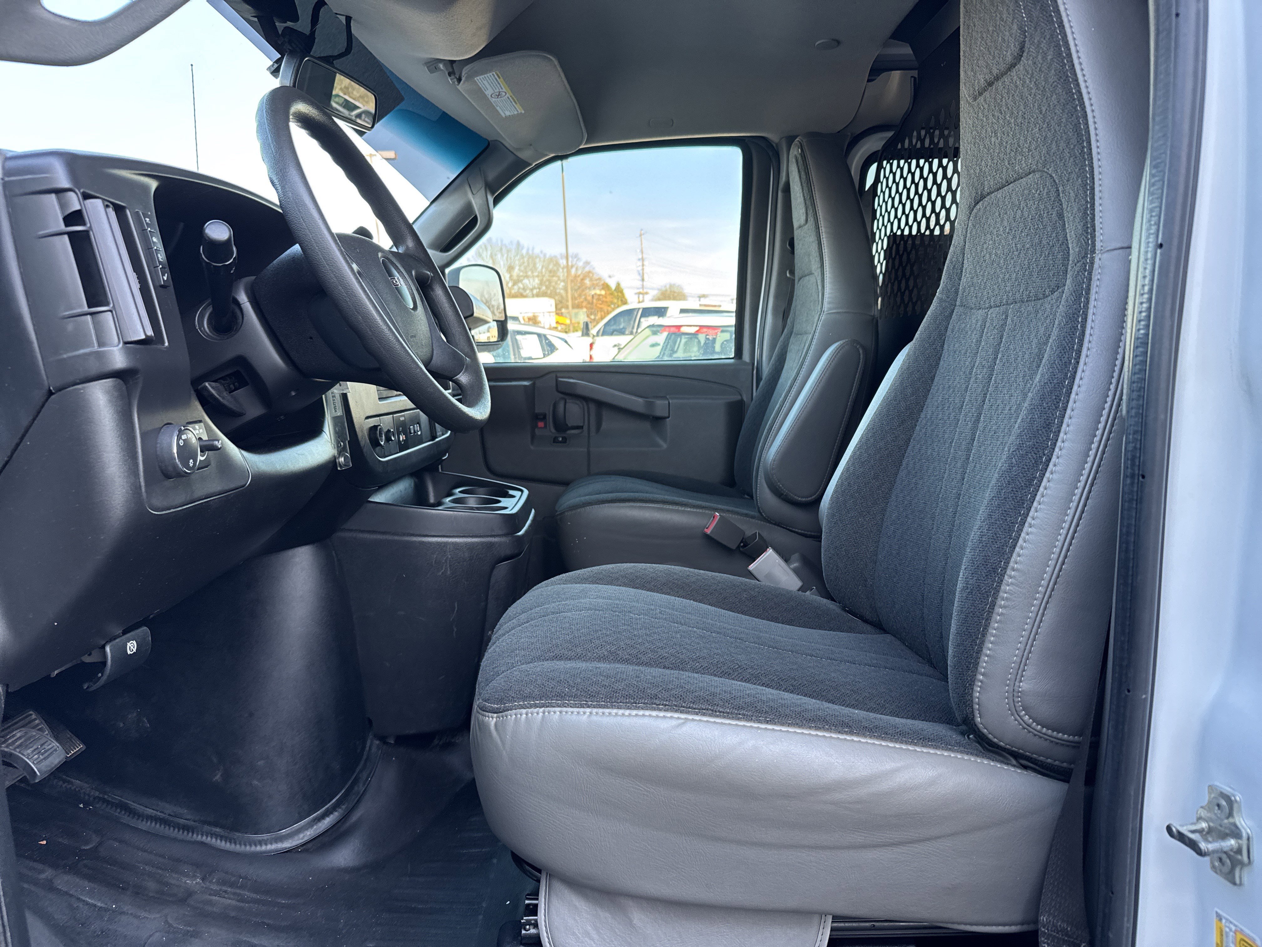 Used 2022 GMC Savana 2500 w/ Driver Convenience Package image 16