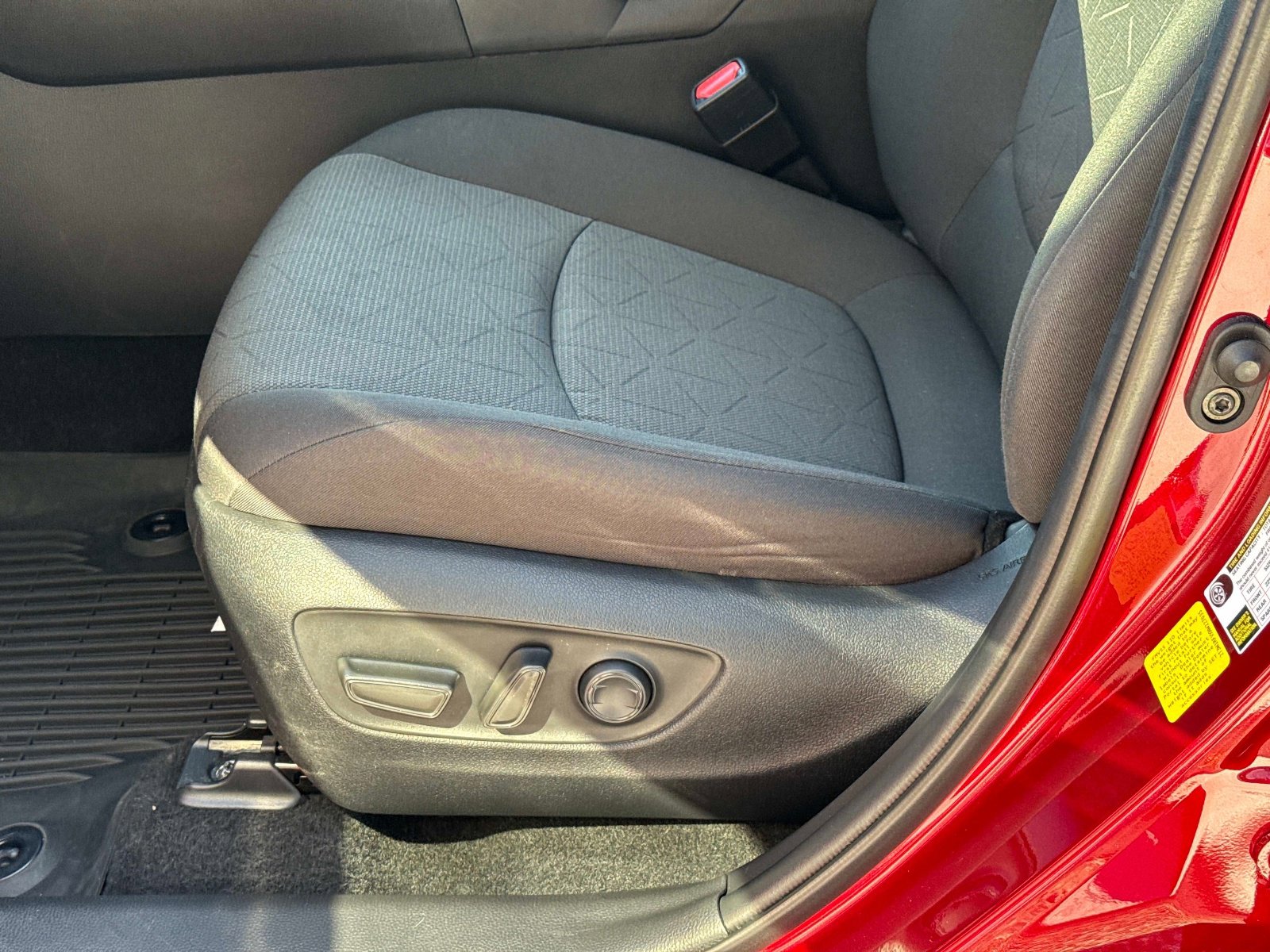 Used 2022 Toyota RAV4 XLE w/ Convenience Package image 21