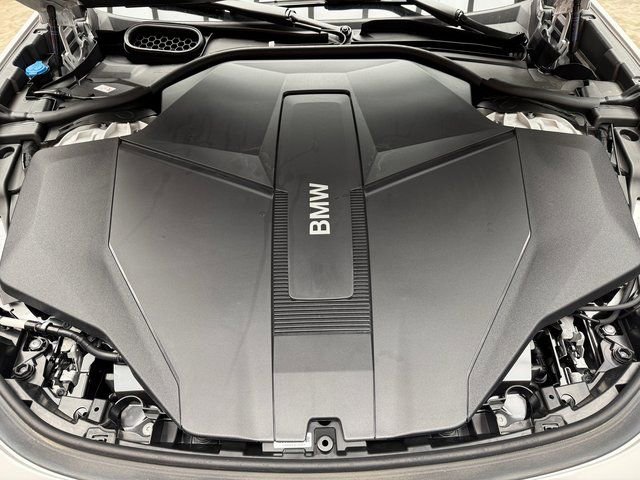 Used 2025 BMW i7 eDrive50 w/ Premium Package image 28