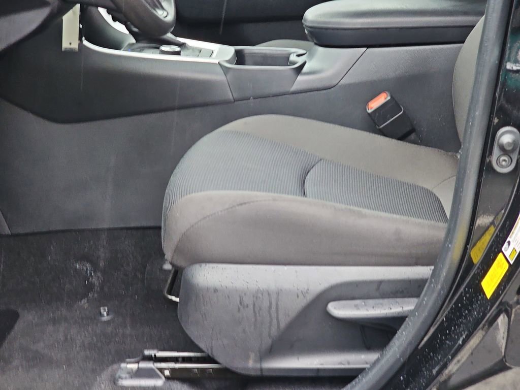 Used 2025 Toyota RAV4 LE image 32