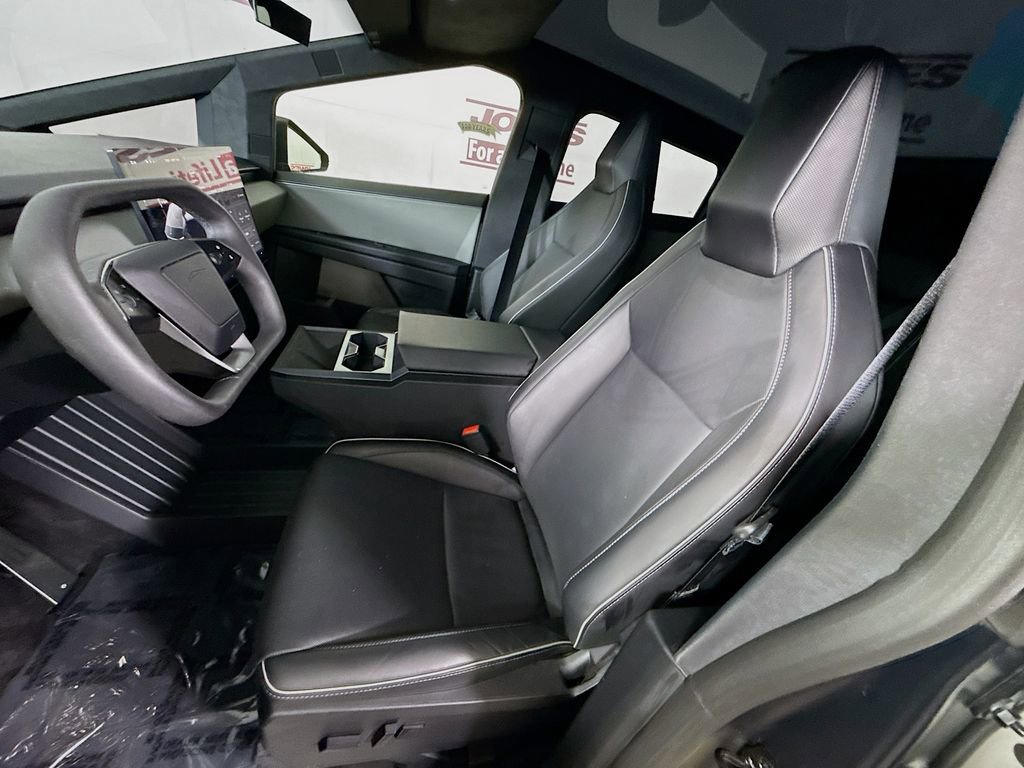 Used 2024 Tesla Cybertruck AWD Crew Cab image 23