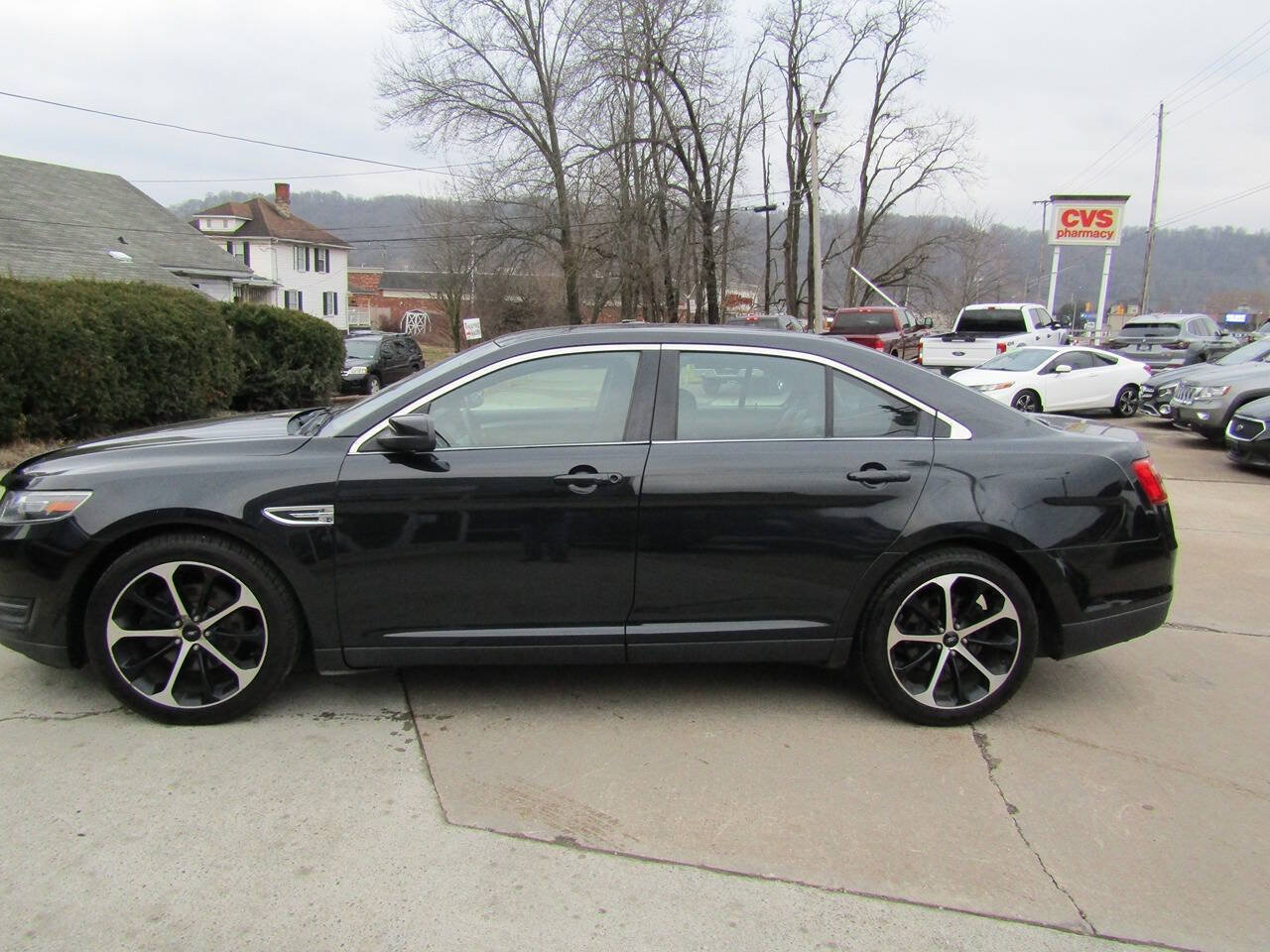 Used 2015 Ford Taurus SEL w/ Equipment Group 201A AWD/4WD image 2