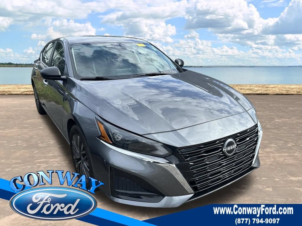 Used 2025 Nissan Altima 2.5 SV FWD image 1