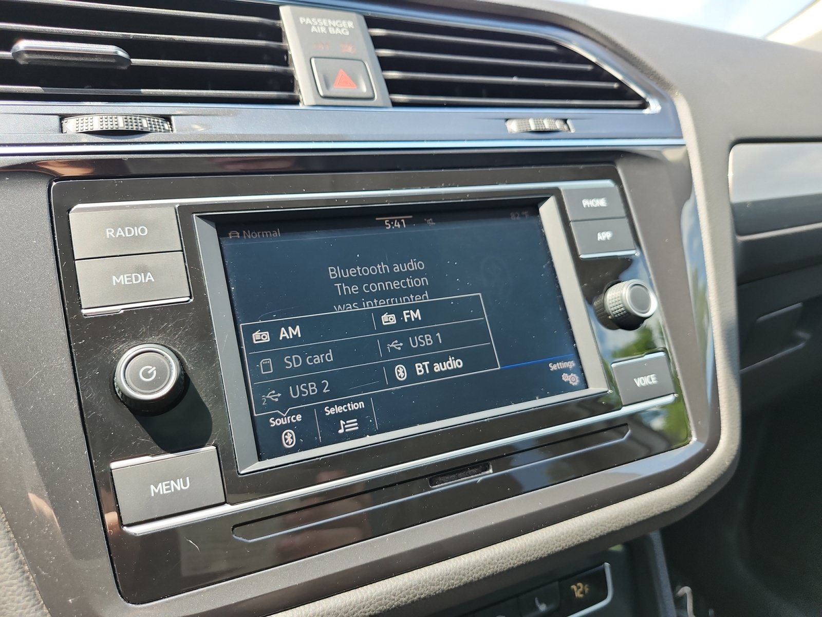 Used 2020 Volkswagen Tiguan SEL AWD/4WD image 18