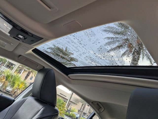 Used 2019 Lexus ES 300h Ultra Luxury w/ Accessory Package 2 FWD image 22