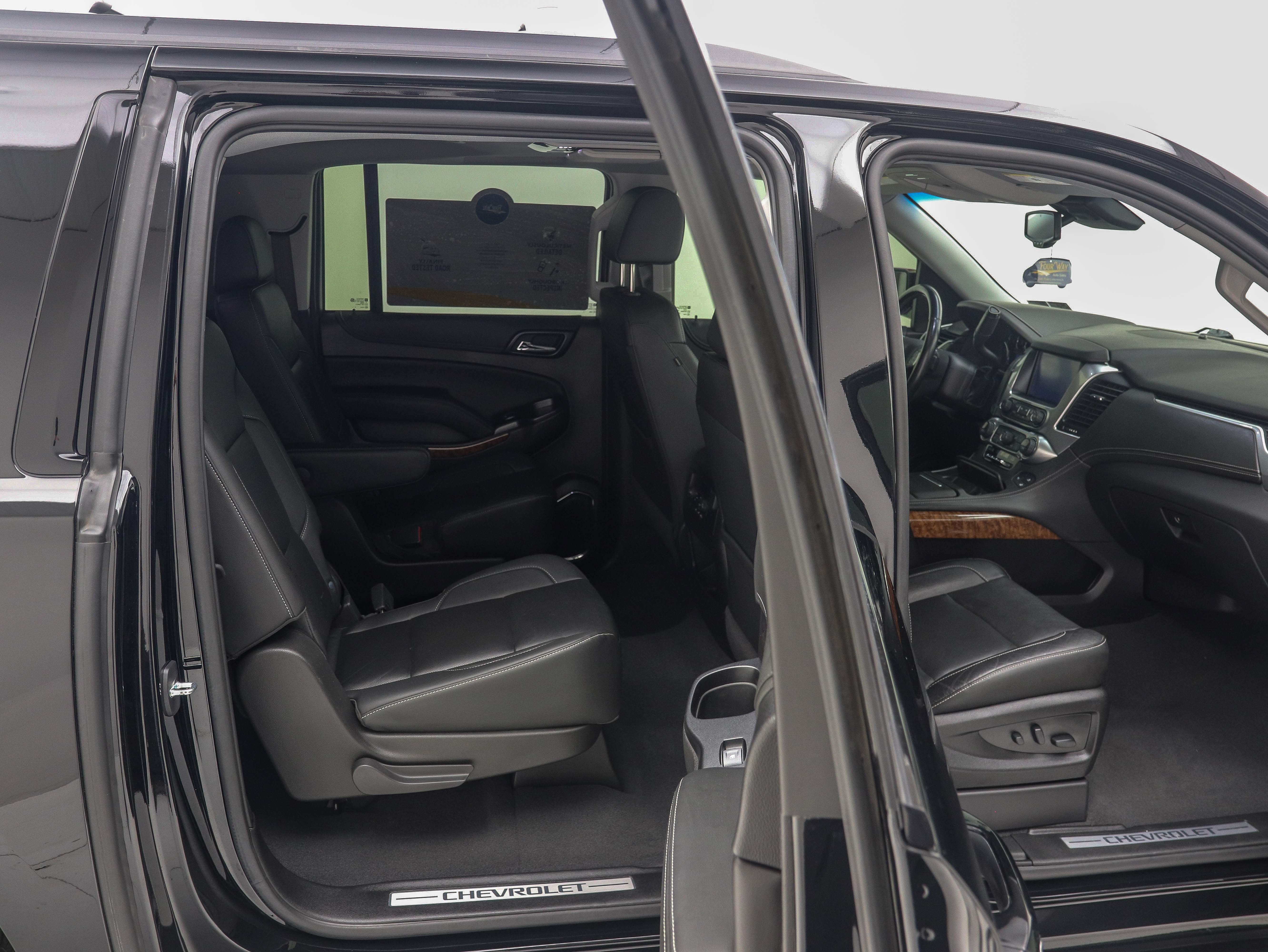Used 2020 Chevrolet Suburban Premier AWD/4WD image 13