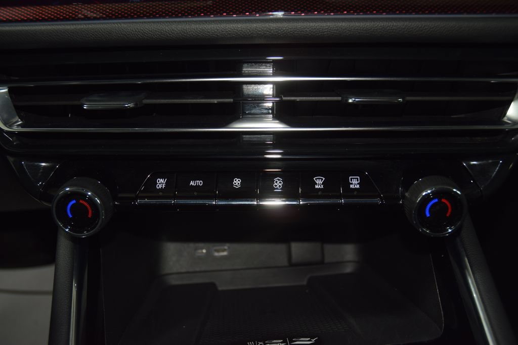 Used 2024 Chevrolet Traverse Z71 AWD/4WD image 33
