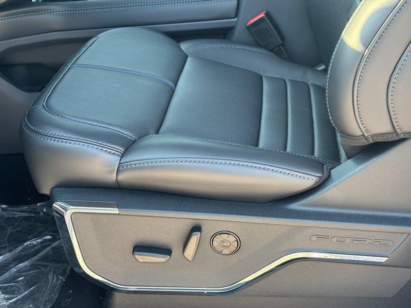 New 2026 Ford F250 Platinum AWD/4WD image 17