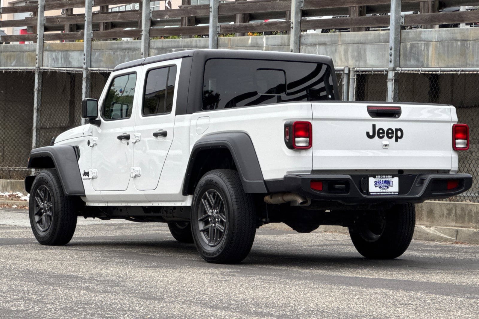 Used 2025 Jeep Gladiator Sport AWD/4WD image 8
