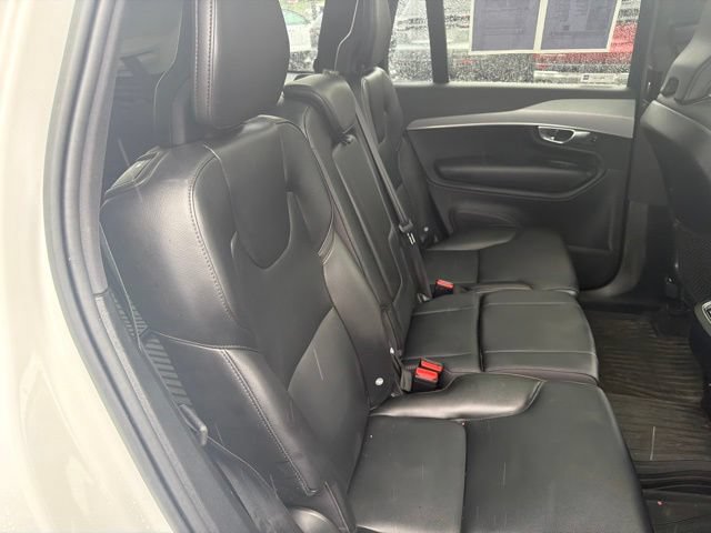 Used 2022 Volvo XC90 T5 Momentum w/ Climate Package AWD/4WD image 14