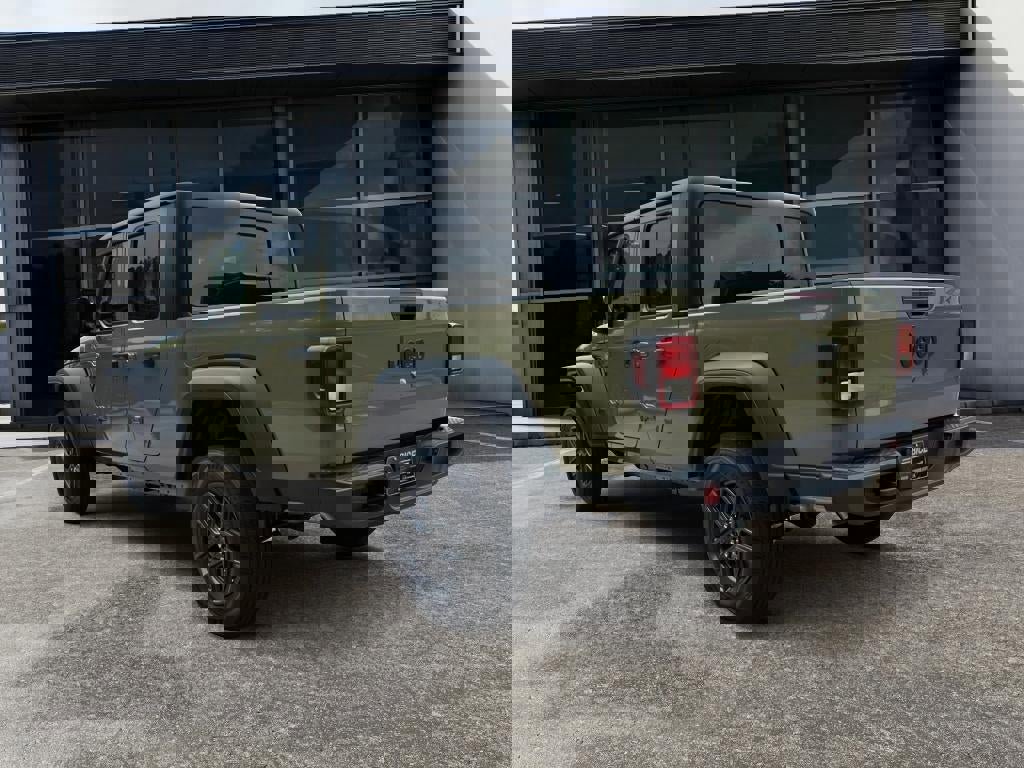 New 2025 Jeep Gladiator Sport image 5