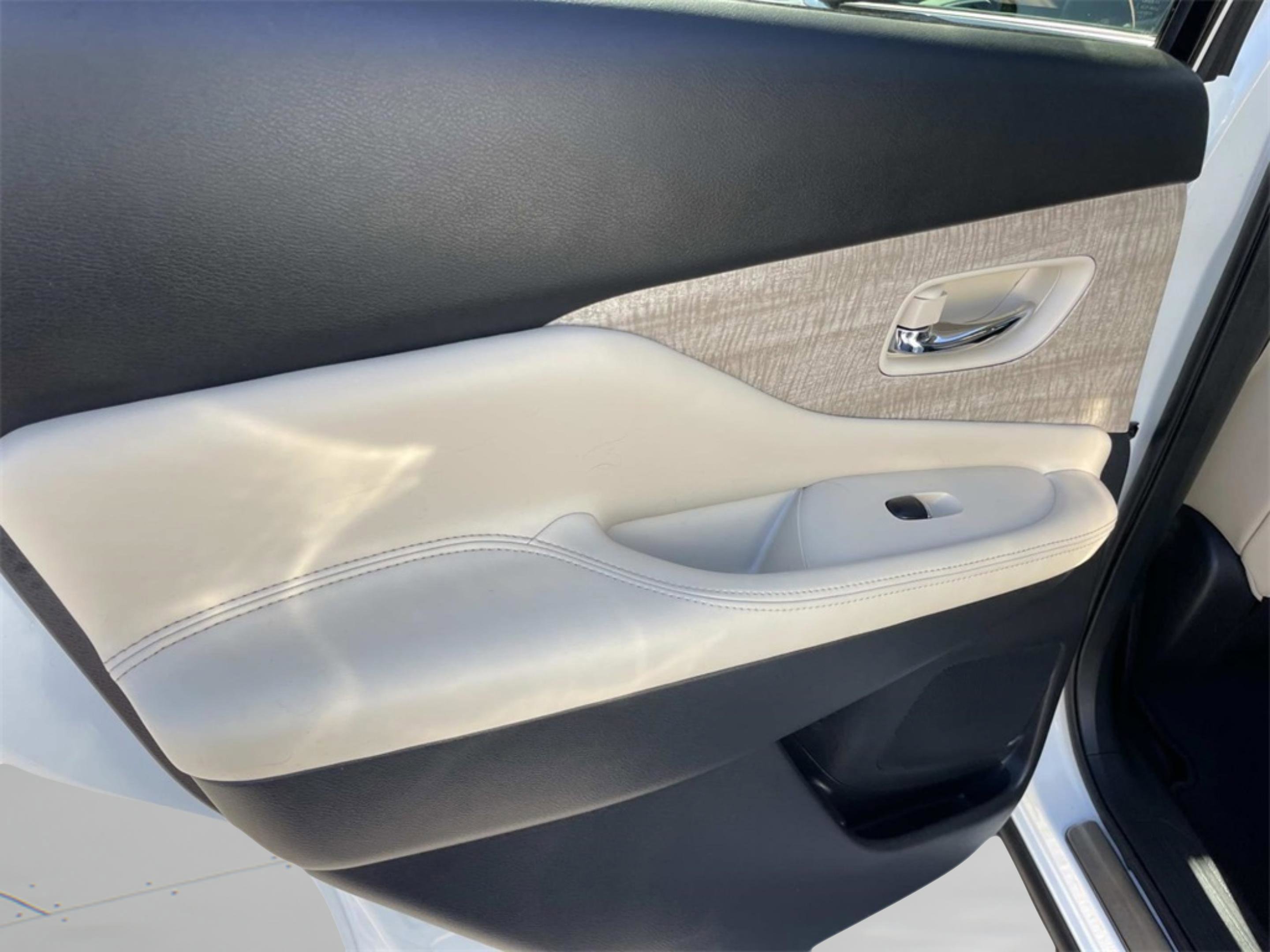 Used 2024 Nissan Murano SL image 11